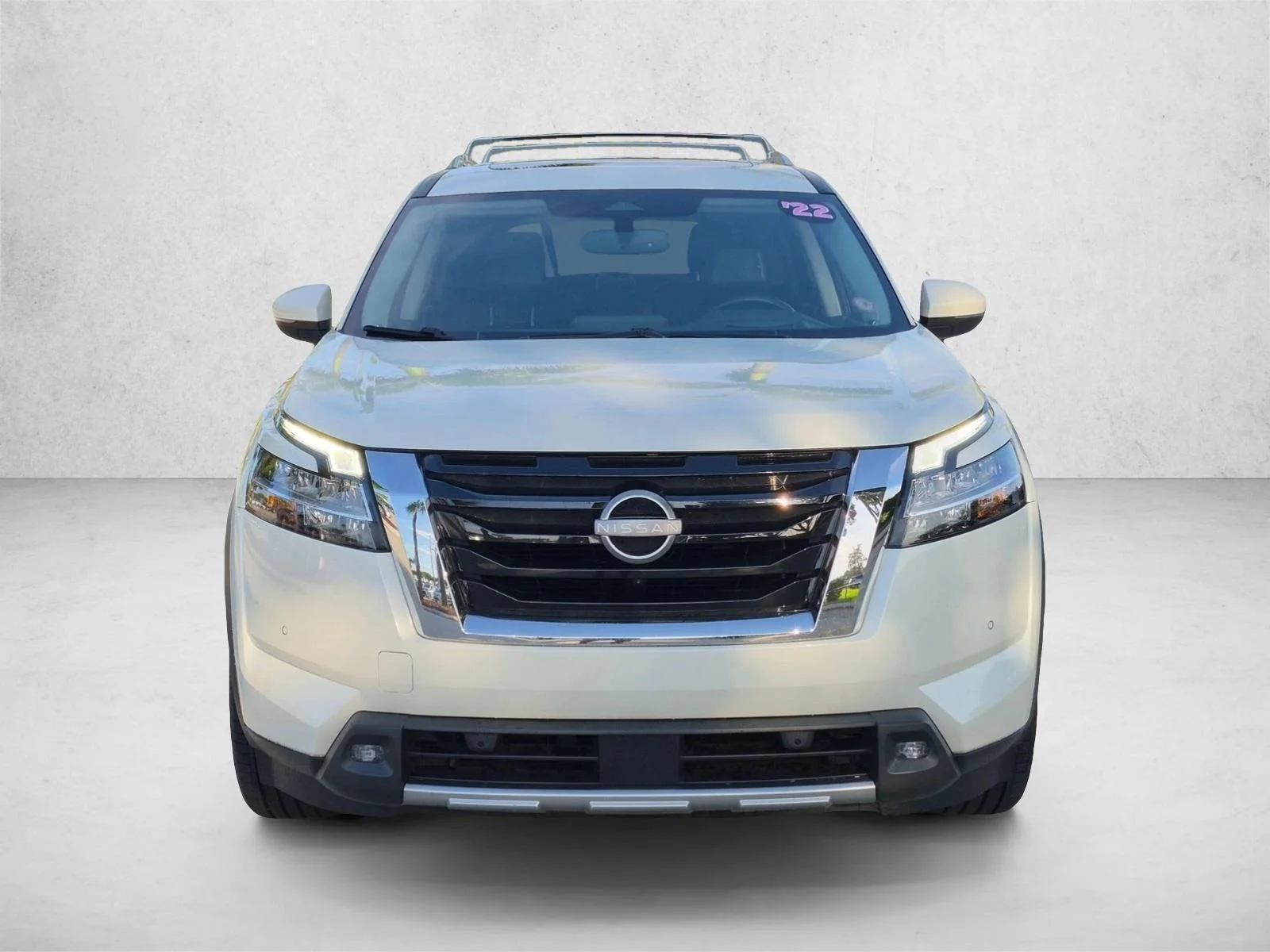 Used 2022 Pearl White Tricoat Nissan Platinum image 2
