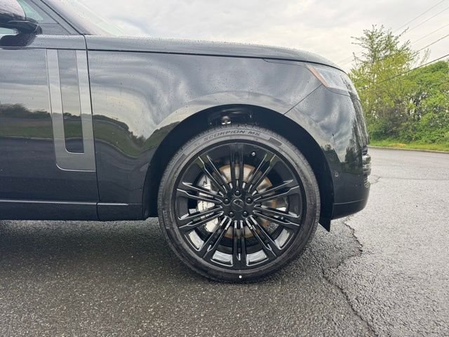 New 2026 Santorini Black Land Rover SE image 8