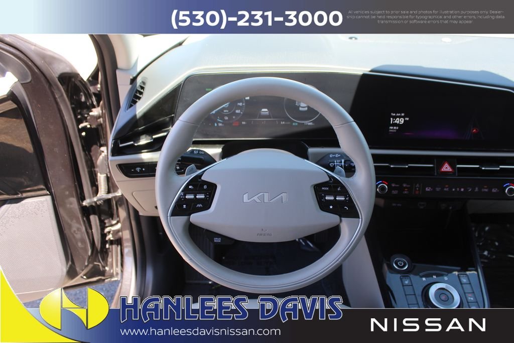Used 2023 Gray Kia Wind image 17