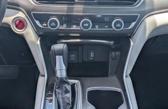Certified Used 2019 Lunar Silver Metallic Honda LX image 21
