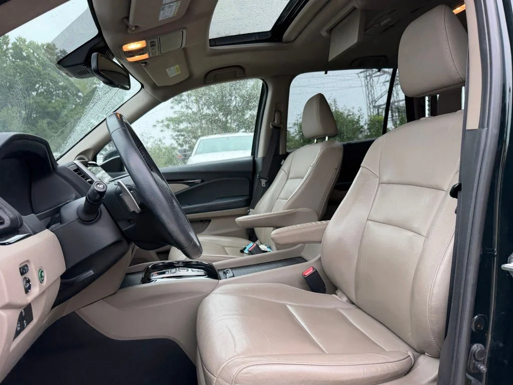 Used 2016 Black Honda Touring image 23