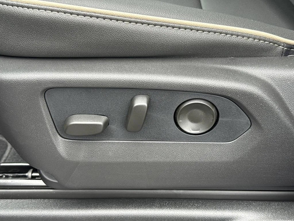 New 2026 Onyx Black GMC Elevation image 18