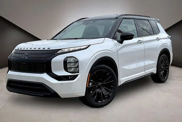 2026 Mitsubishi Outlander Black Edition FWD's photo