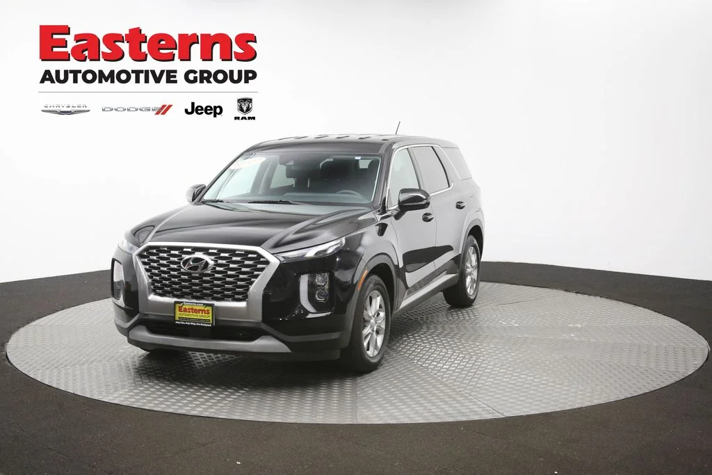 Used 2022 Black Hyundai SE image 56