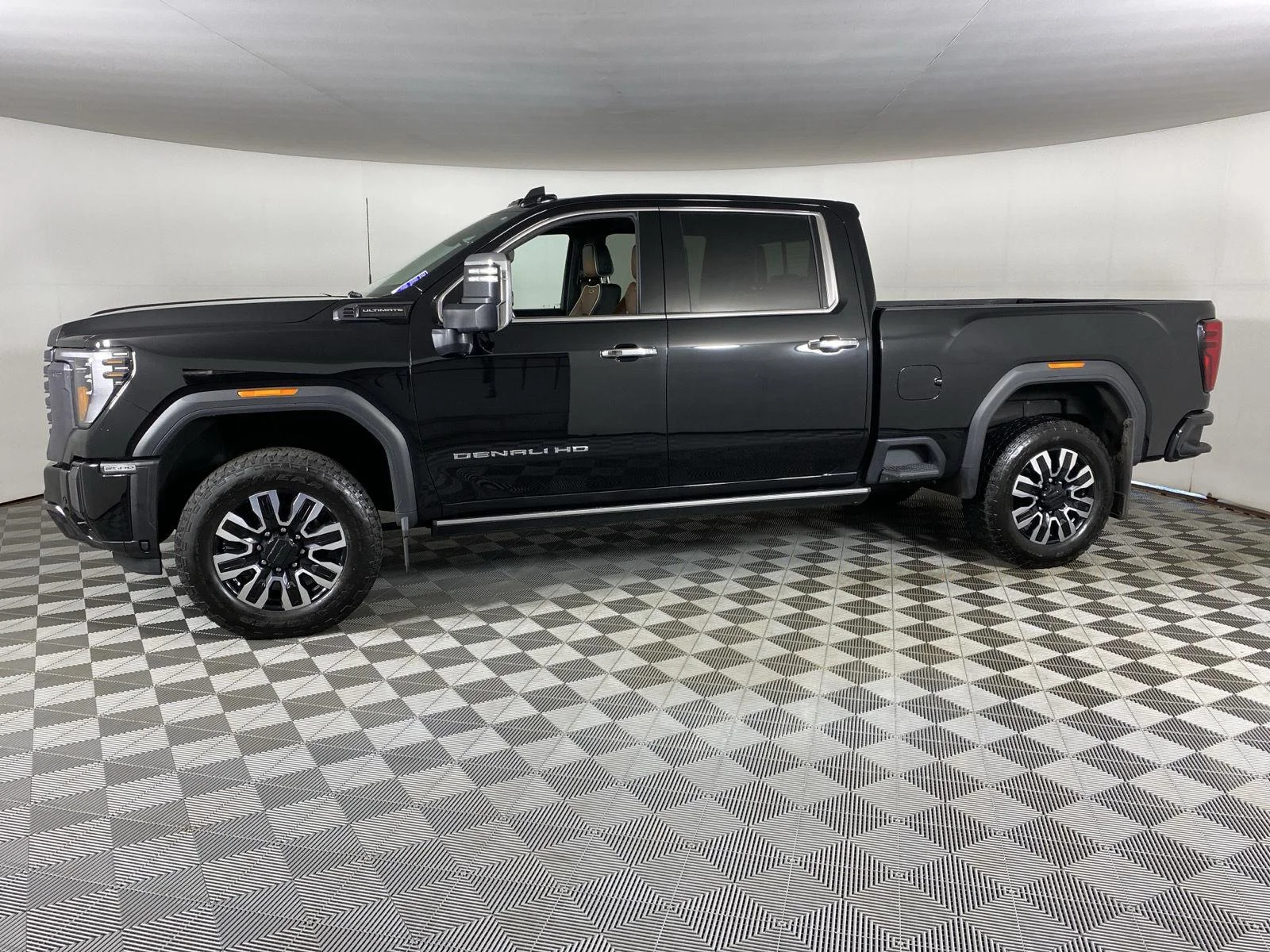Used 2024 Onyx Black GMC Denali Ultimate image 4