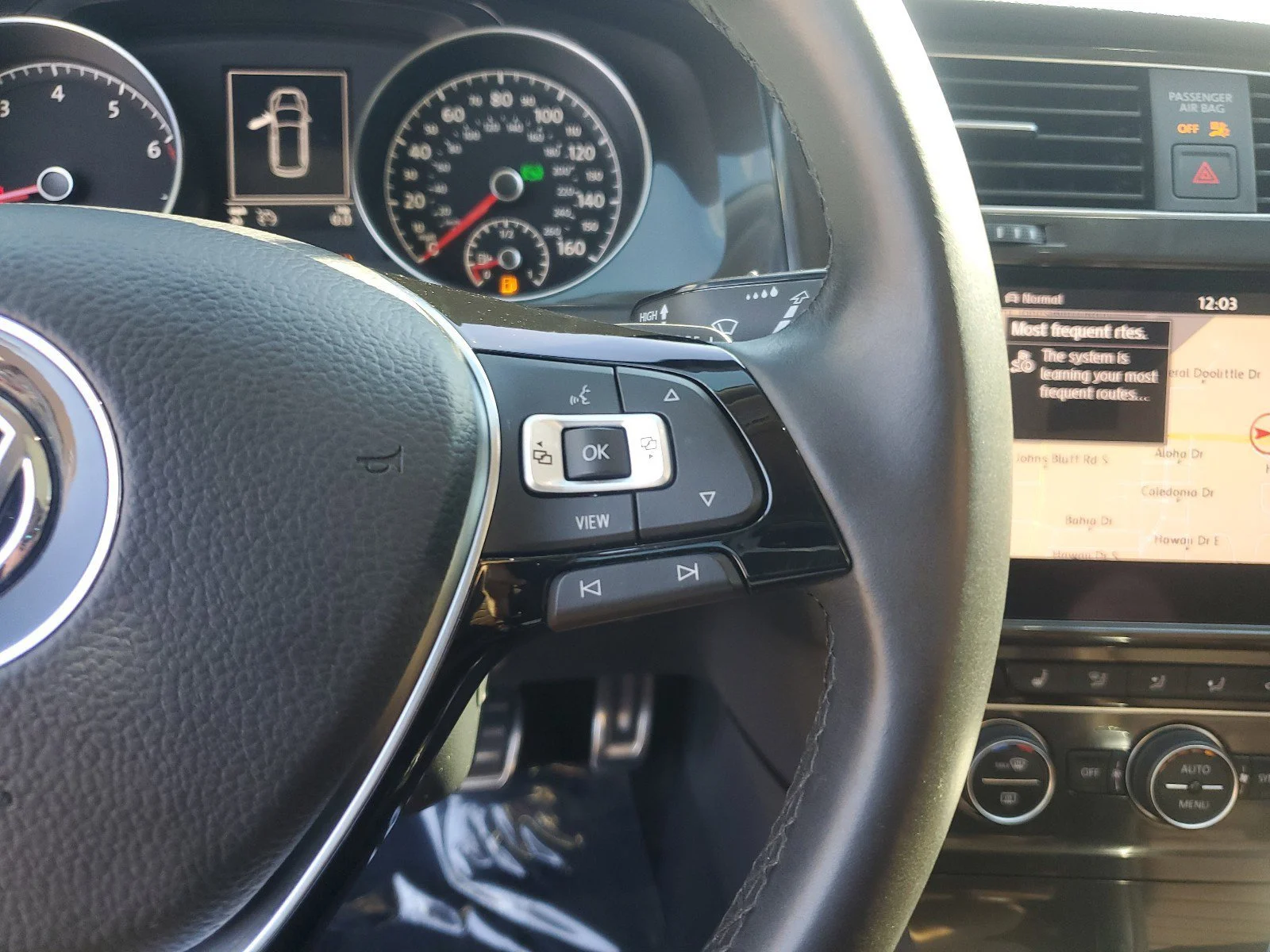 Used 2019  Volkswagen S image 16