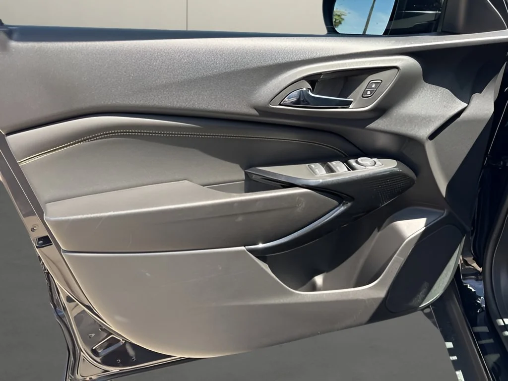 New 2026 Mosaic Black Metallic Chevrolet ACTIV image 9