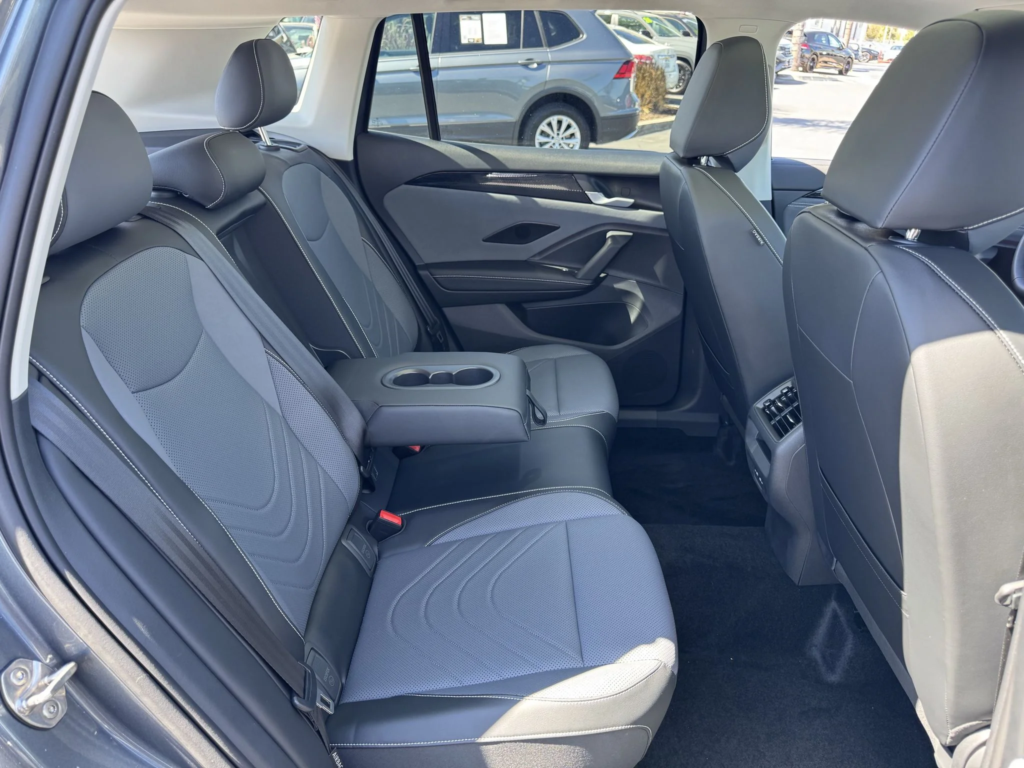 Used 2026 Platinum Gray Metallic Volkswagen SE image 32