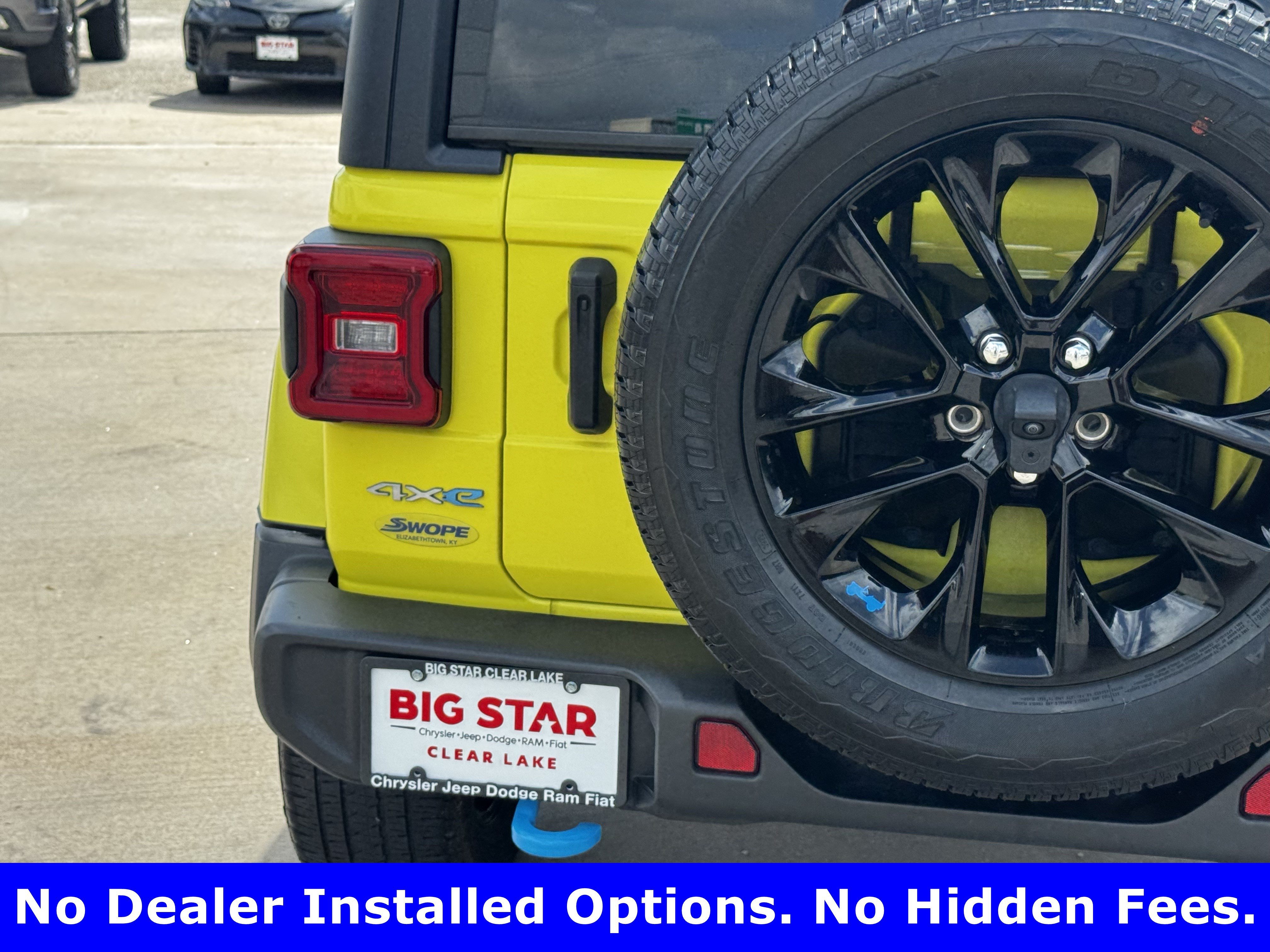 Used 2023 High Velocity Clearcoat Jeep Sahara image 10