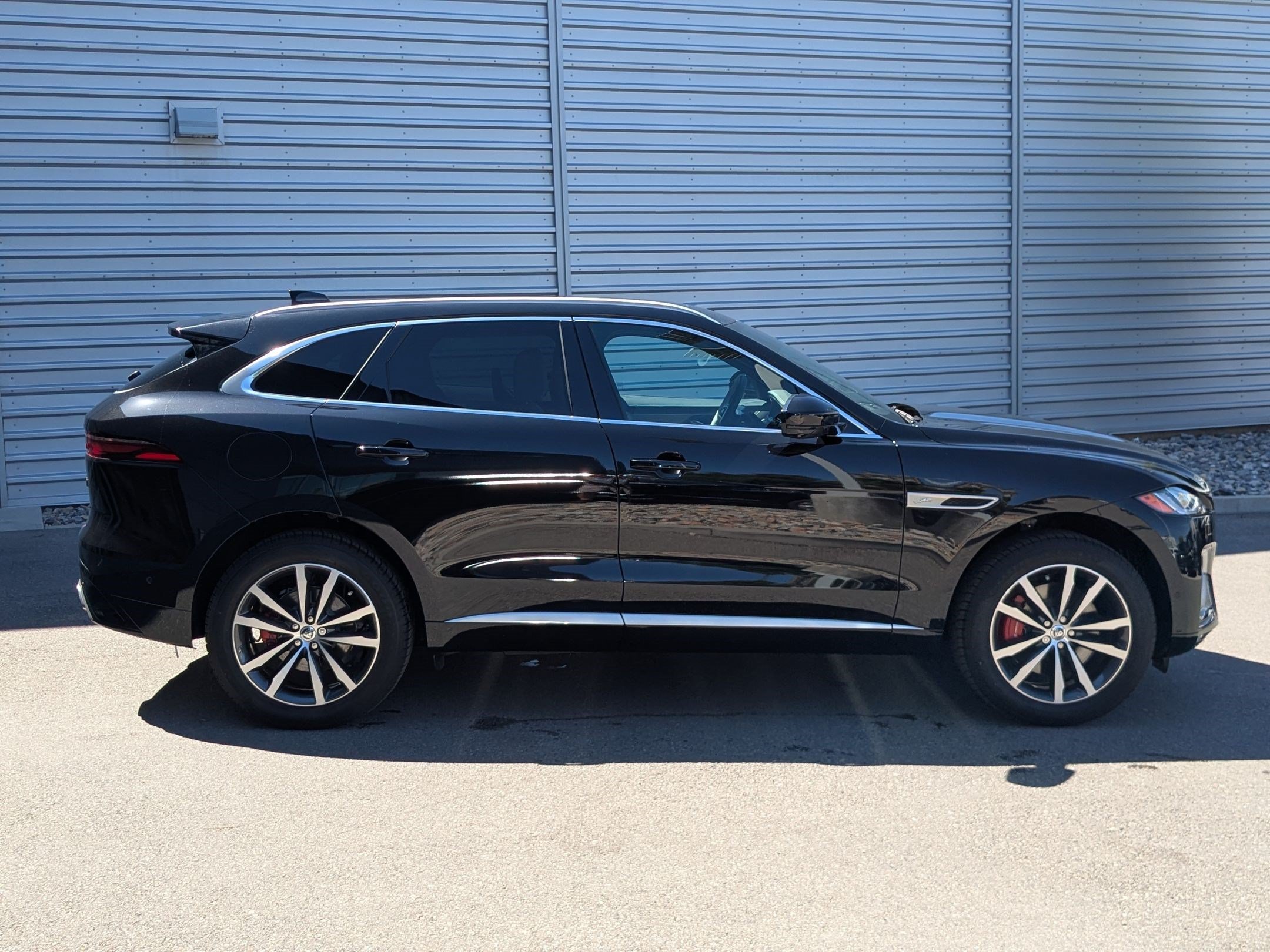 New 2026 Santorini Black JAGUAR  P400 R-DYNAMIC S image 4