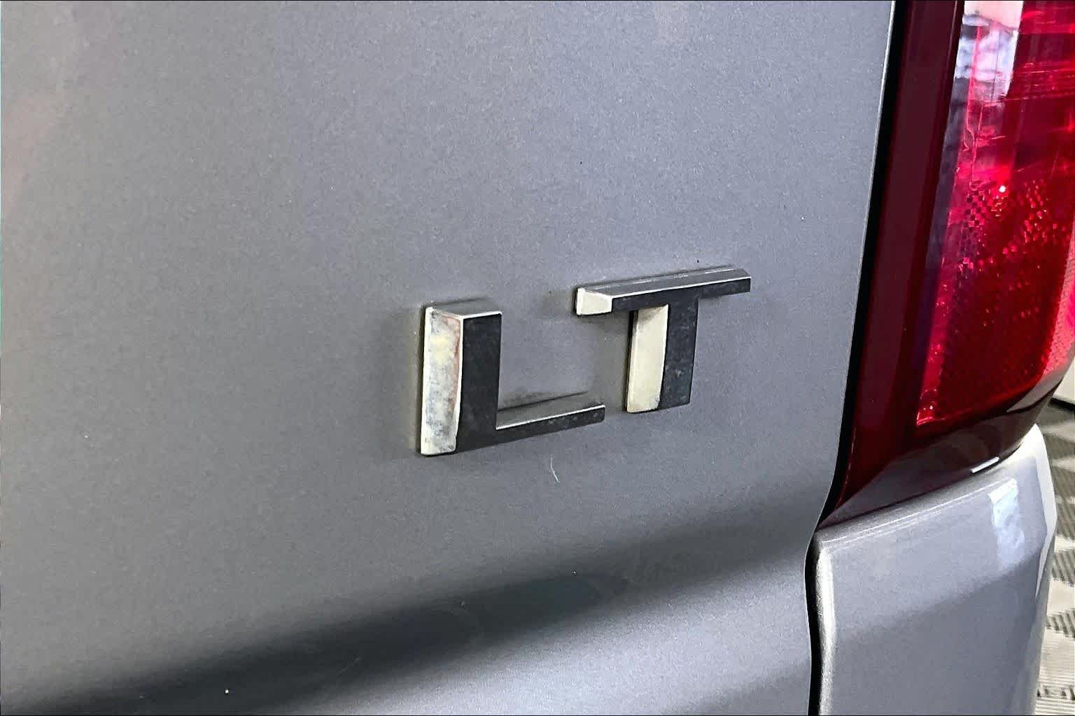 Used 2022 Silver Ice Metallic Chevrolet LT image 10