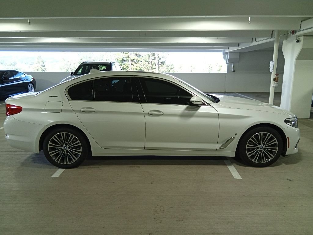Used 2019 Mineral White Metallic BMW 530e xDrive iPerformance image 4