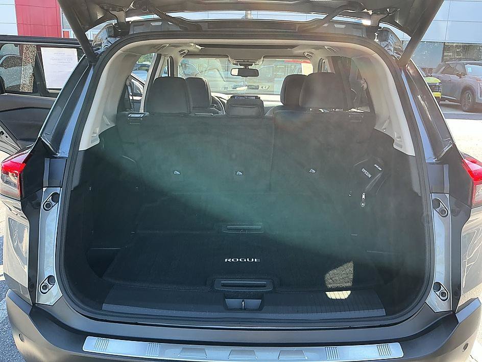 Used 2023 Gun Metallic Nissan SL image 28