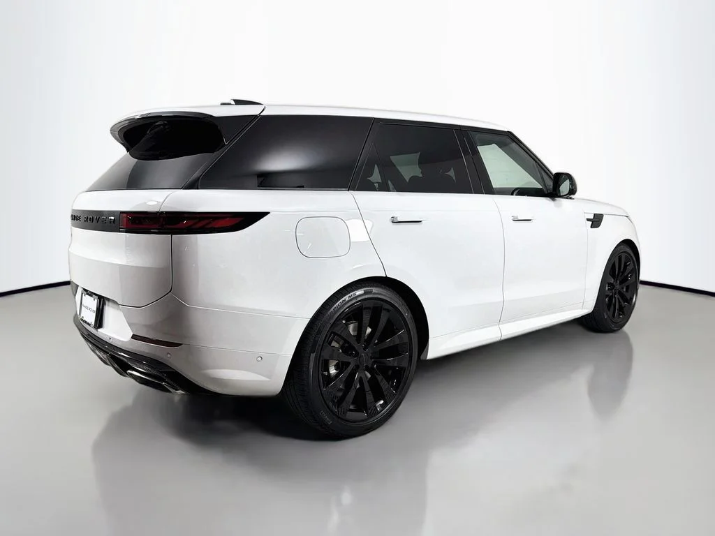New 2026 Fuji White Land Rover Dynamic SE image 5