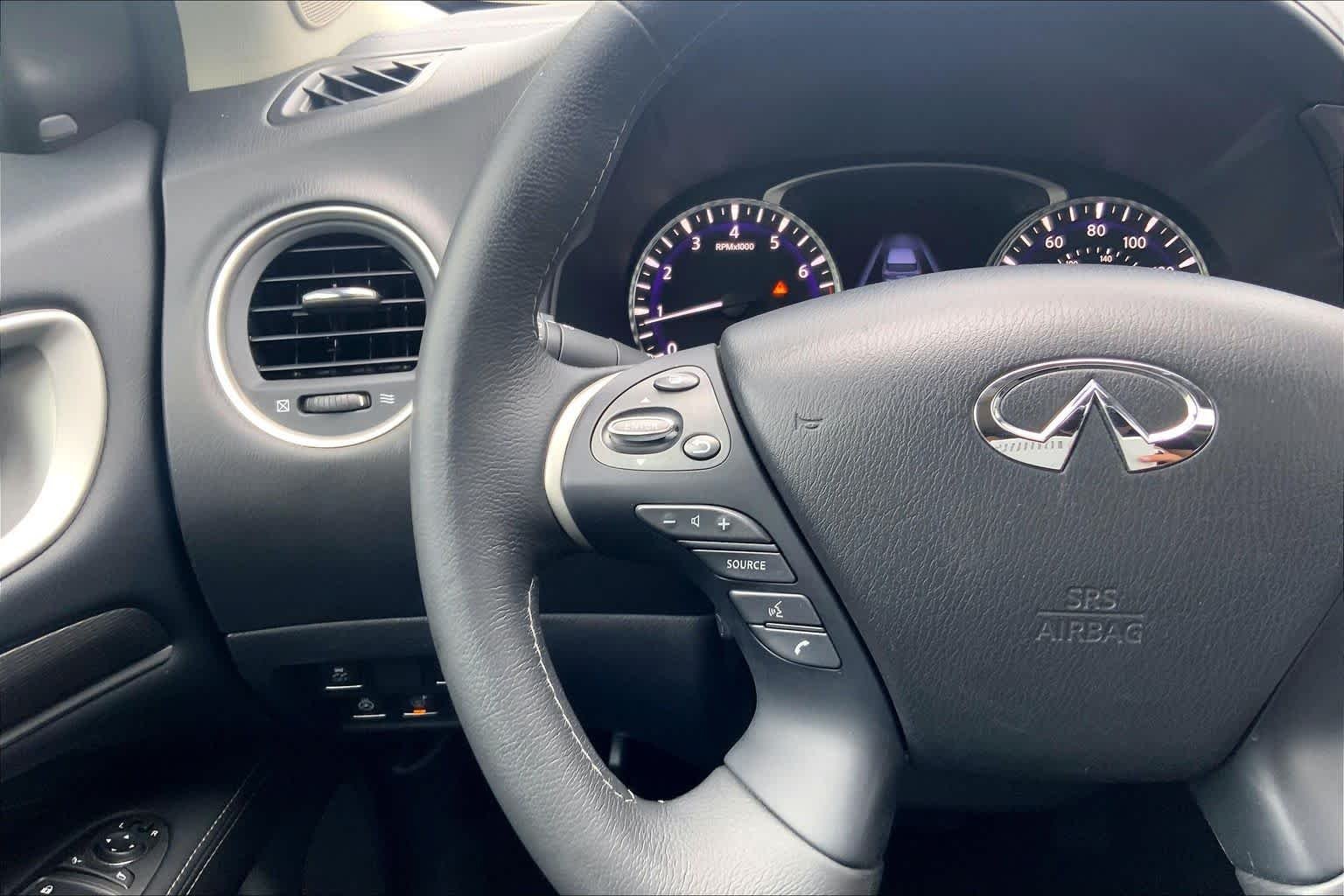 Used 2019 Liquid Platinum INFINITI LUXE image 23