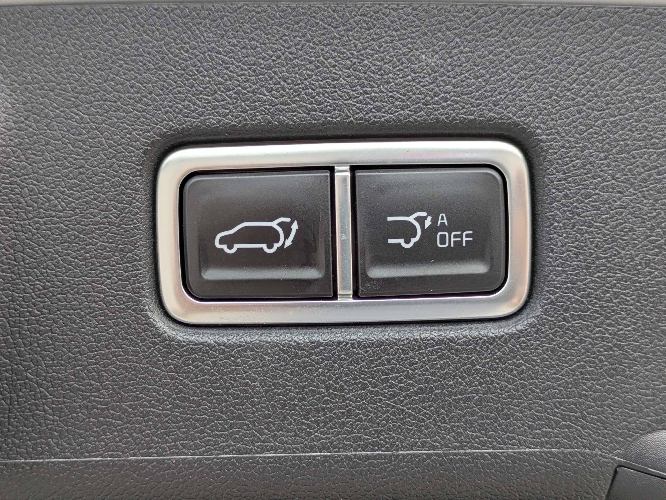 Certified Used 2025 Wolf Gray Kia X-Line EX image 15
