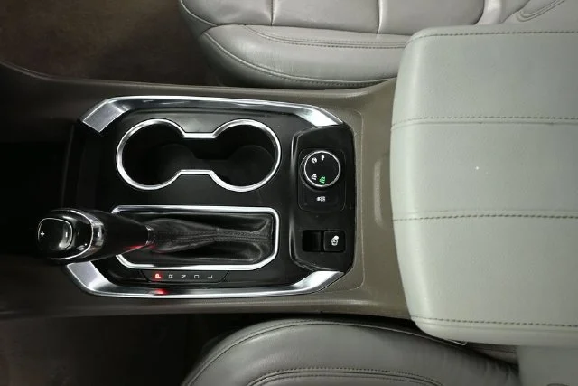 Used 2018 Gray Chevrolet 3LT image 26