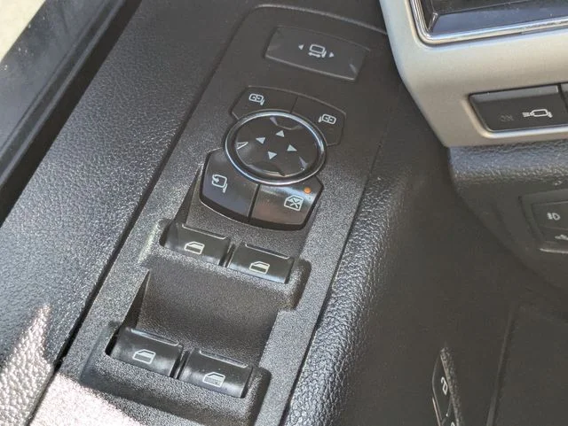 Used 2020 Black Metallic Ford Lariat image 22