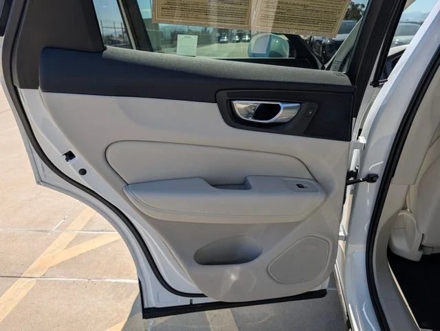 2023 Volvo XC60 Plus - Photo 17