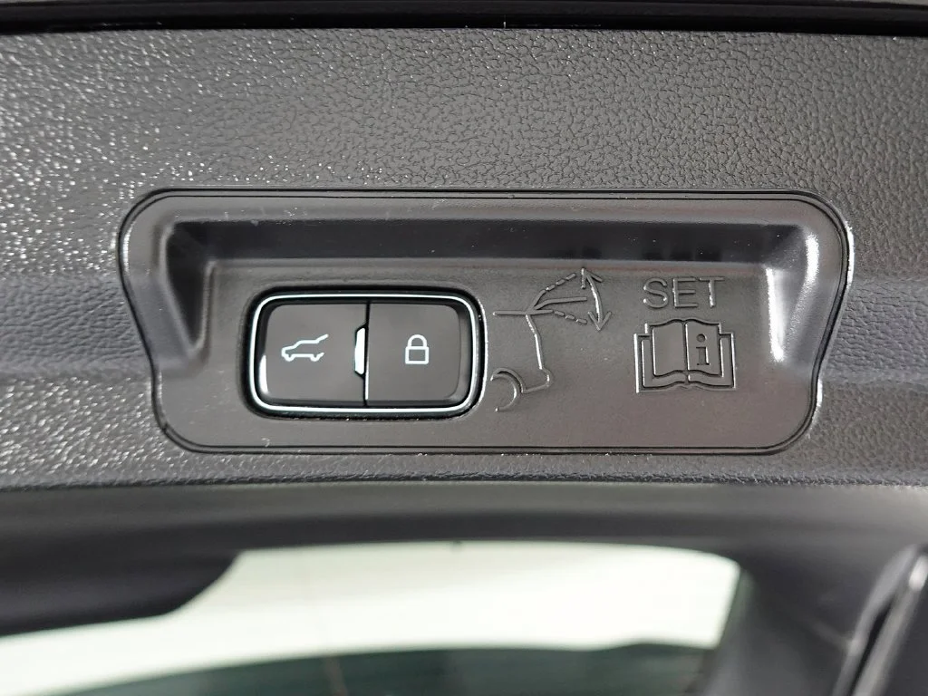 Used 2020 Black Ford XLT image 10