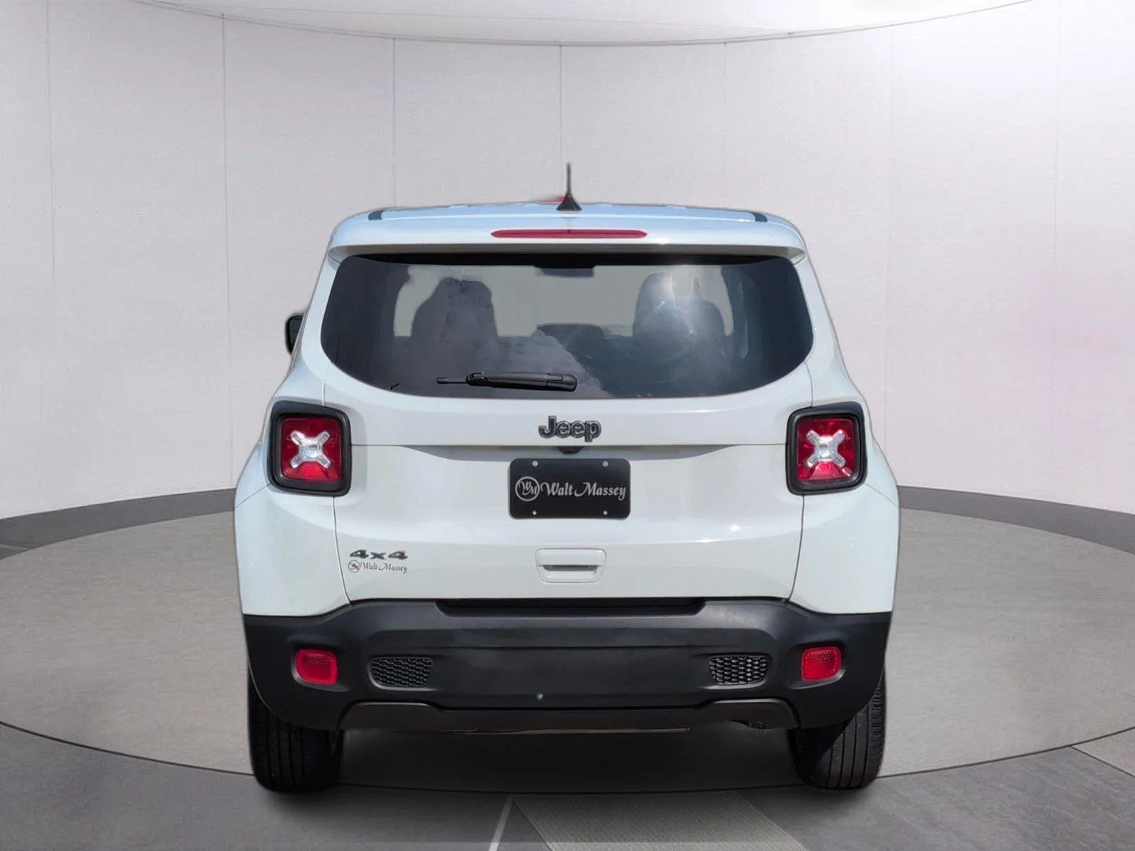 Used 2023 Alpine White Clearcoat Jeep Latitude image 4