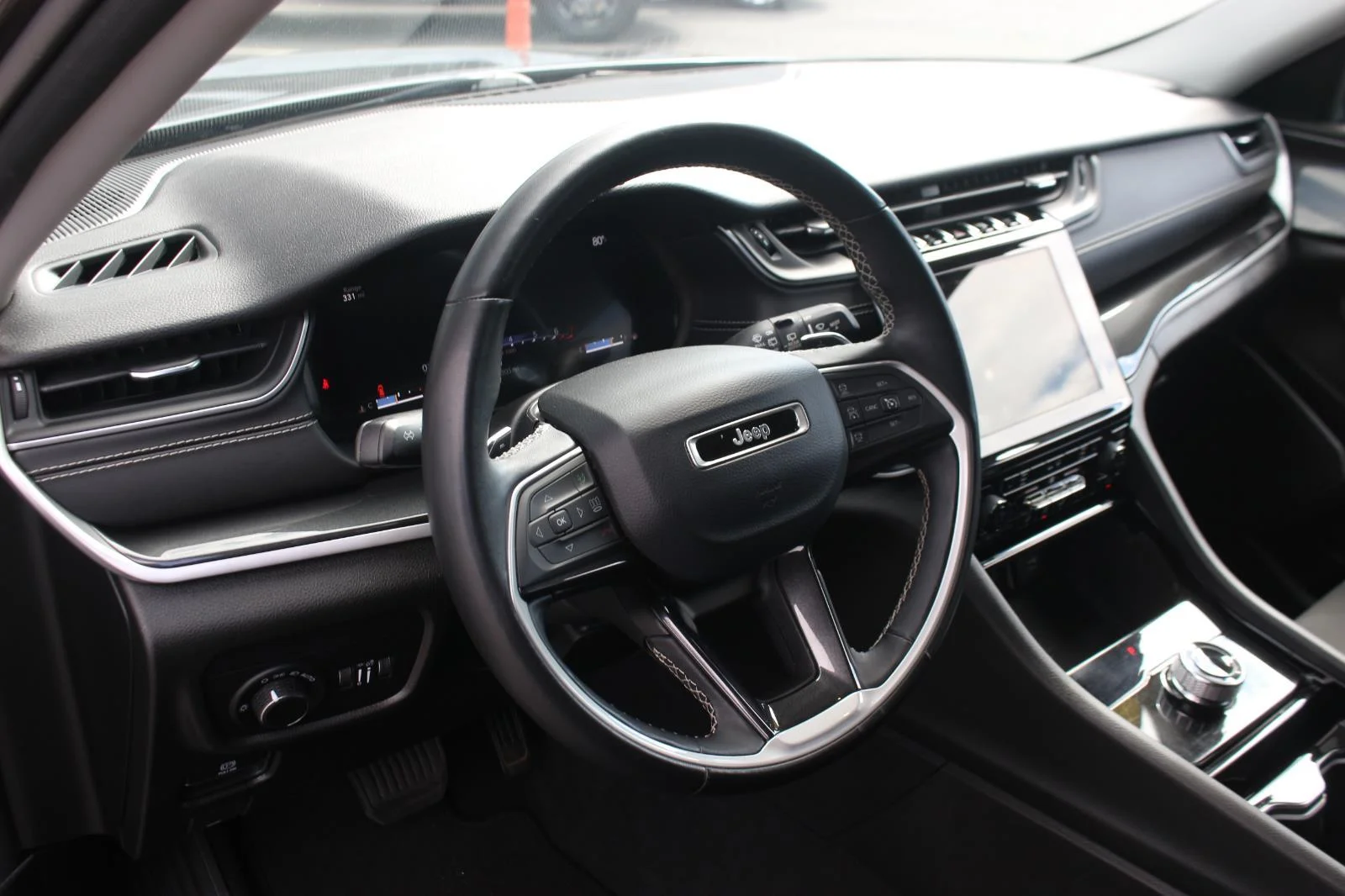 Used 2022 Gray Jeep Laredo image 16