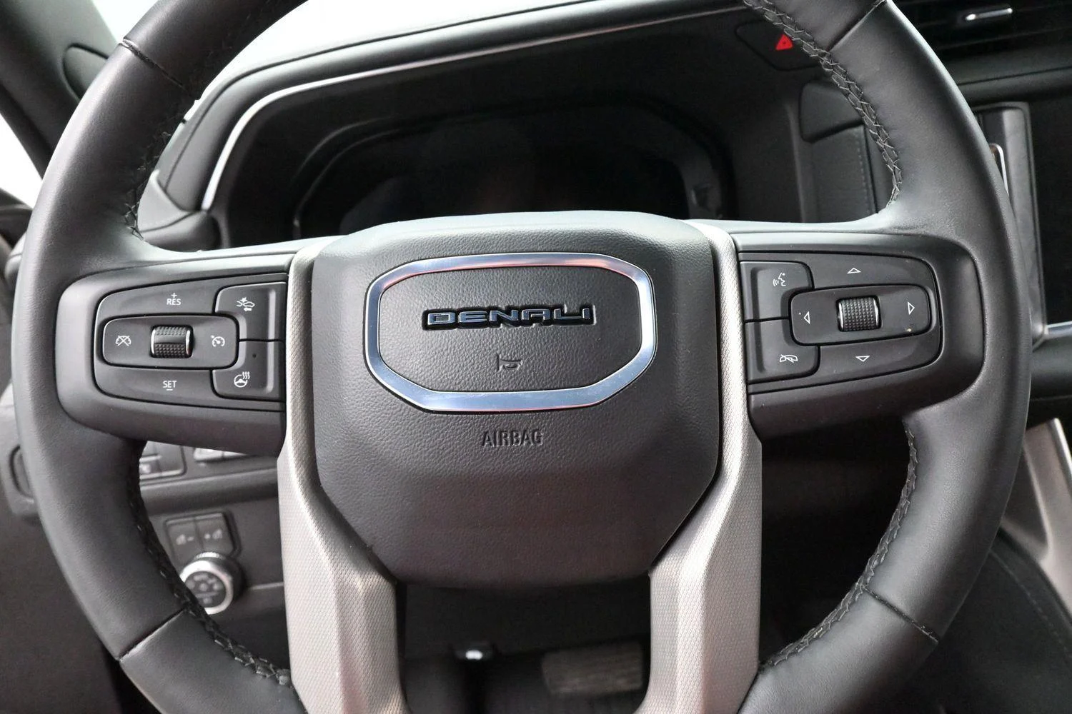 Used 2024 Onyx Black GMC Denali image 20