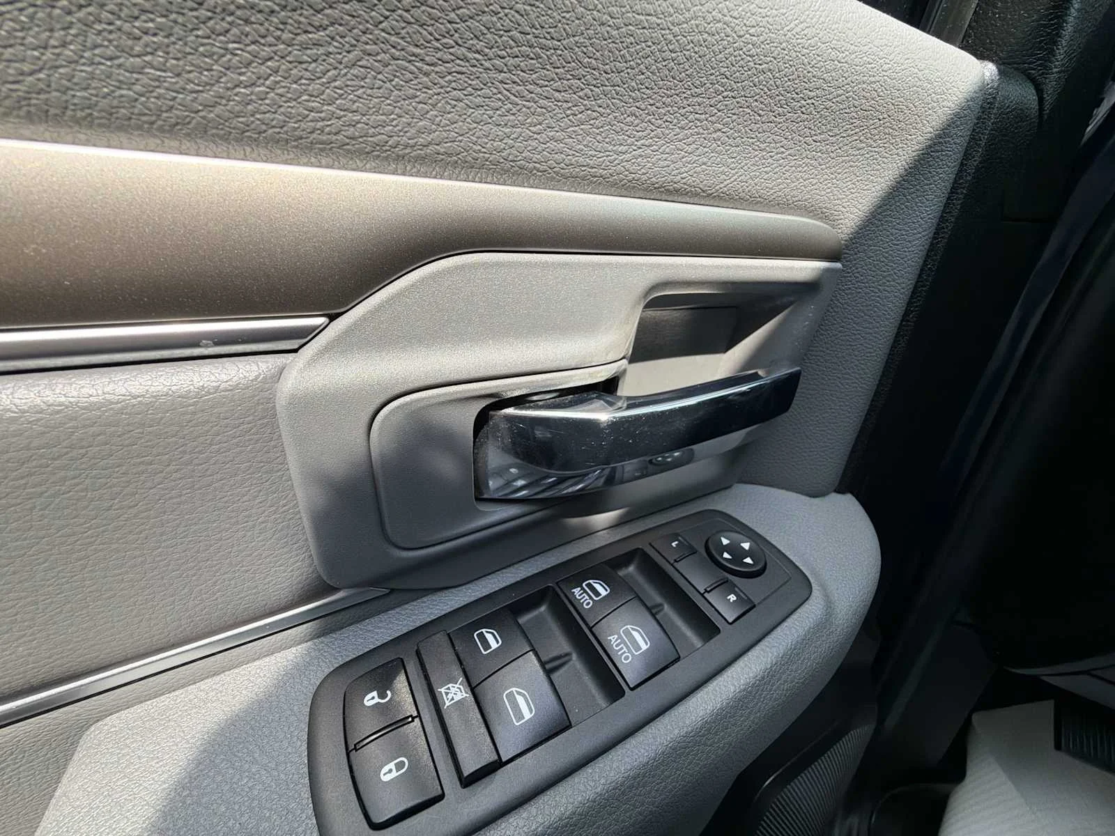 Used 2019 Patriot Blue Pearlcoat Ram Warlock image 15