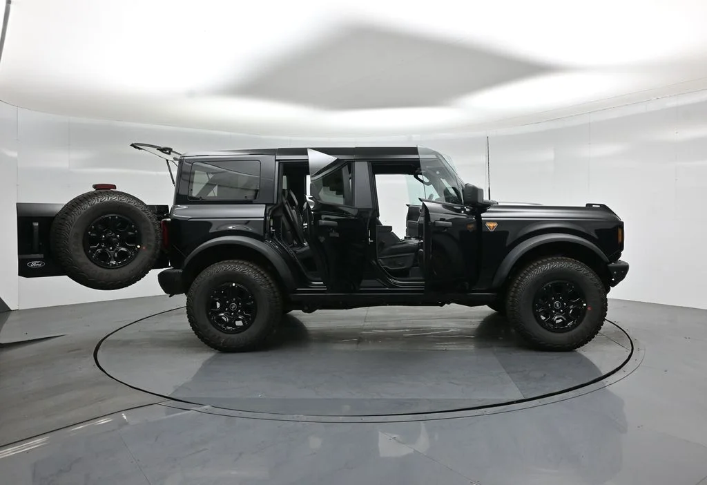 New 2026 Shadow Black Ford Badlands image 4