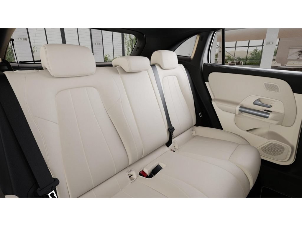 New 2026 Polar White Mercedes-Benz GLA 250 image 47