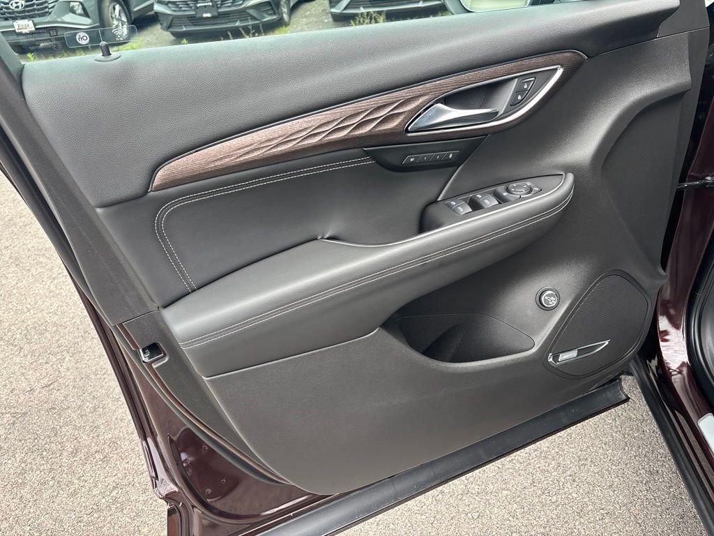 Used 2022 Red Buick Avenir image 18