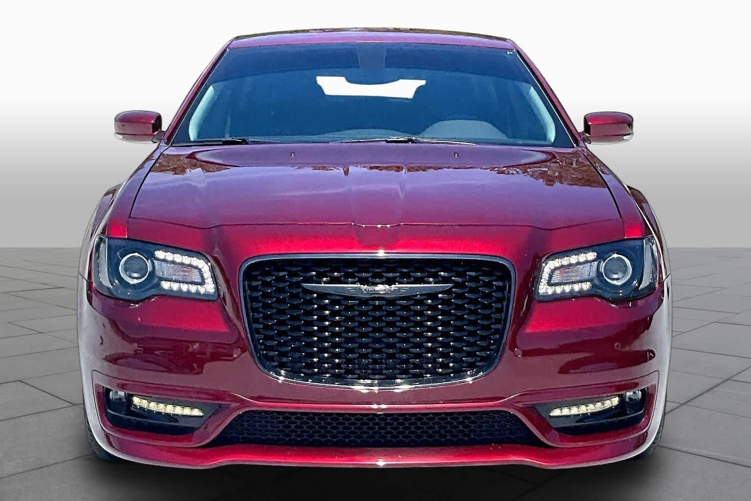 Used 2023 Velvet Red Pearlcoat Chrysler Touring L image 4