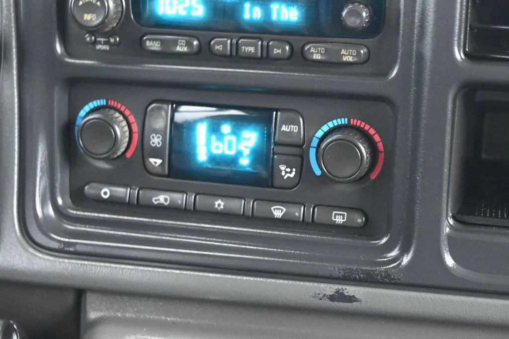 Used 2005 Red Chevrolet LT image 21