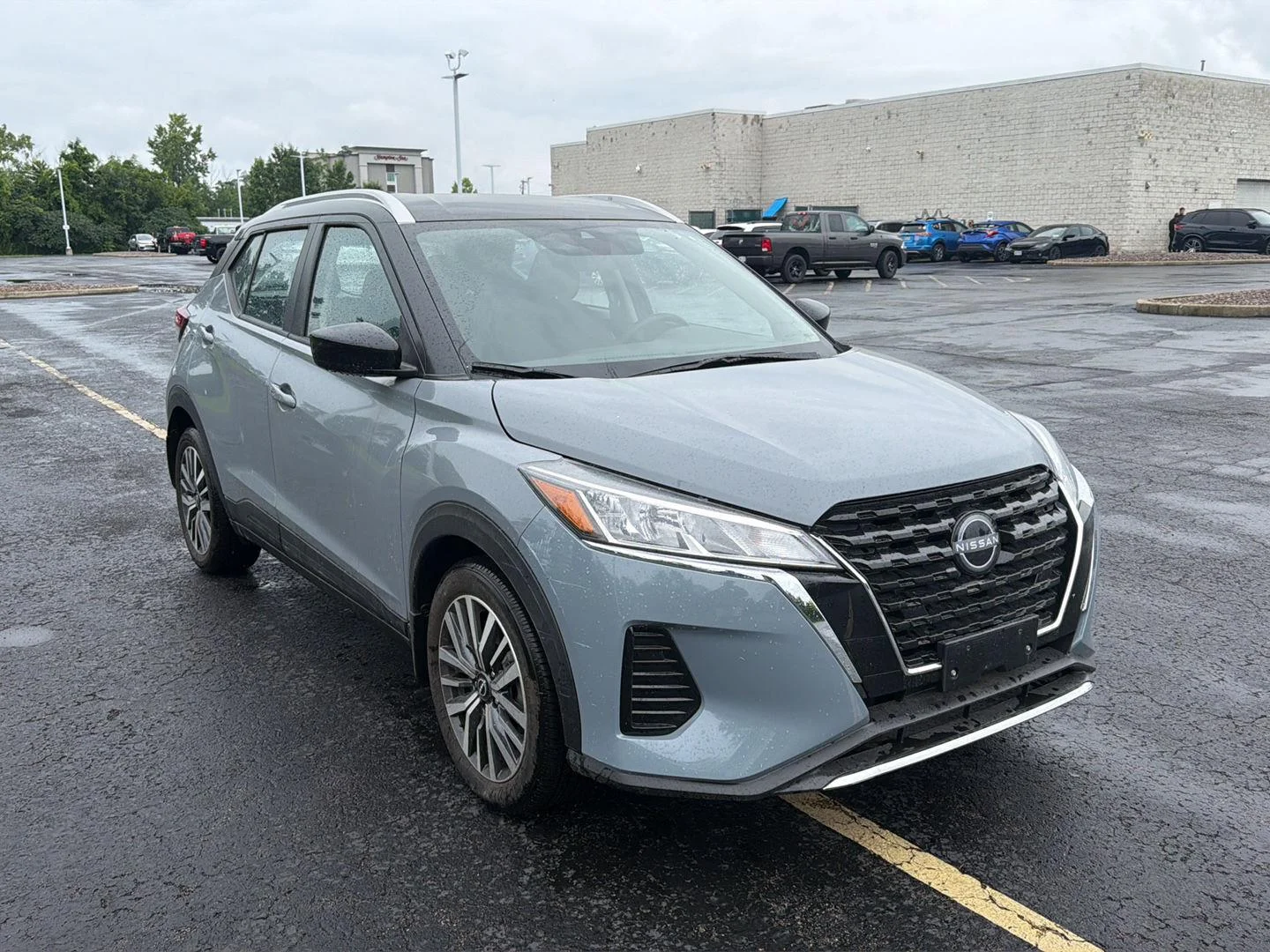 Used 2023 Gray/Super Black Nissan SV image 3