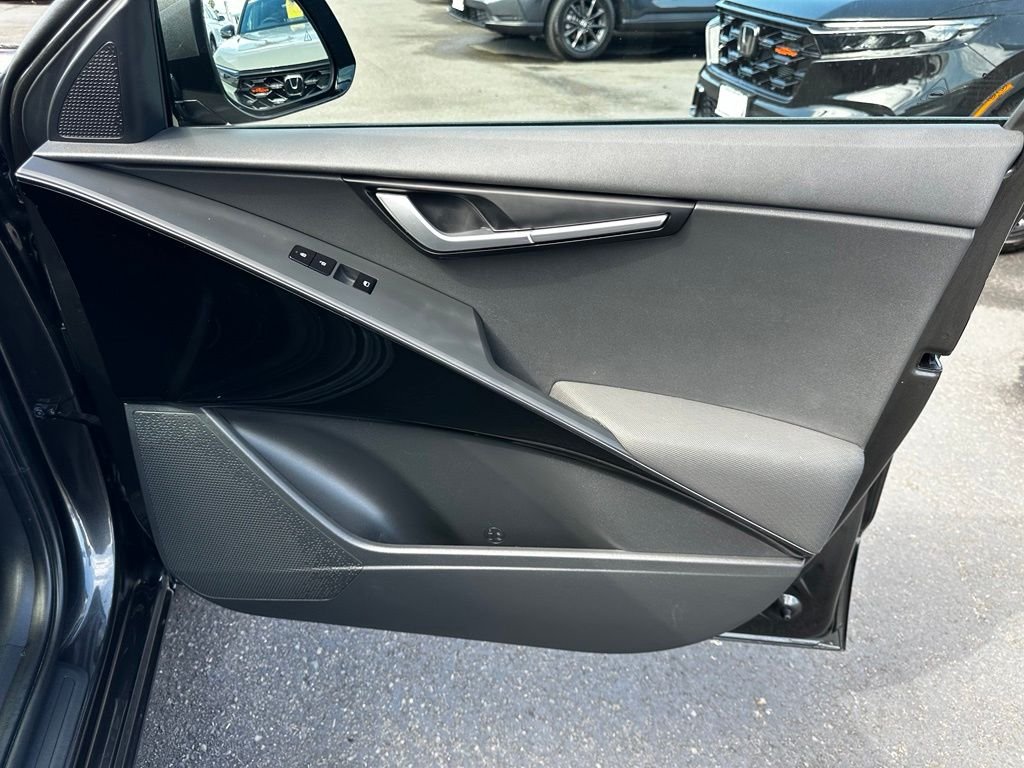 Used 2023 Gray Kia Wind image 15