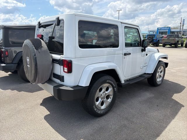 Used 2013 White Jeep Sahara image 4