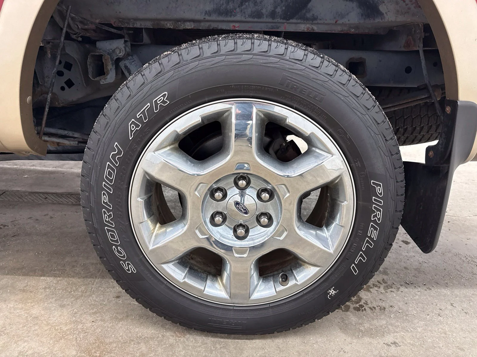 Used 2014 Beige Ford Lariat image 13