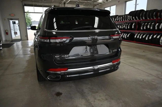 Used 2022 Gray Jeep Overland image 7