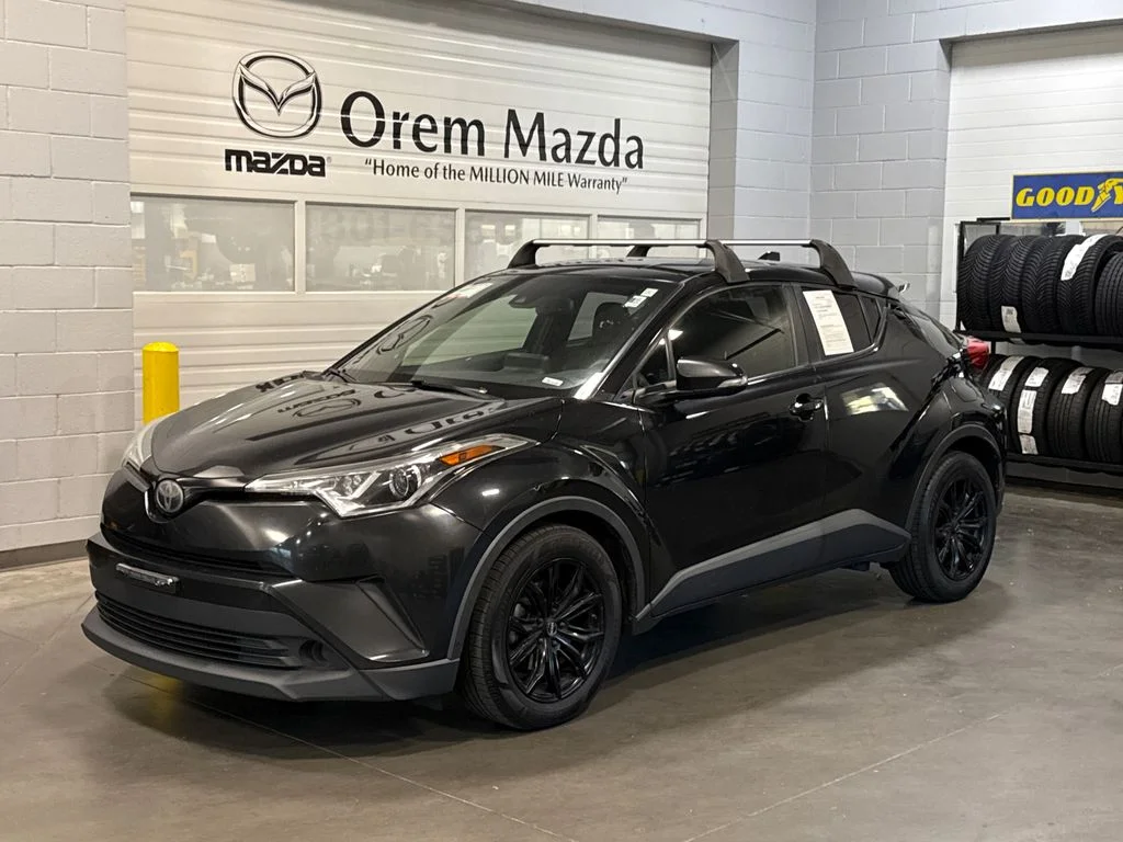 2019 Toyota C-HR LE's photo