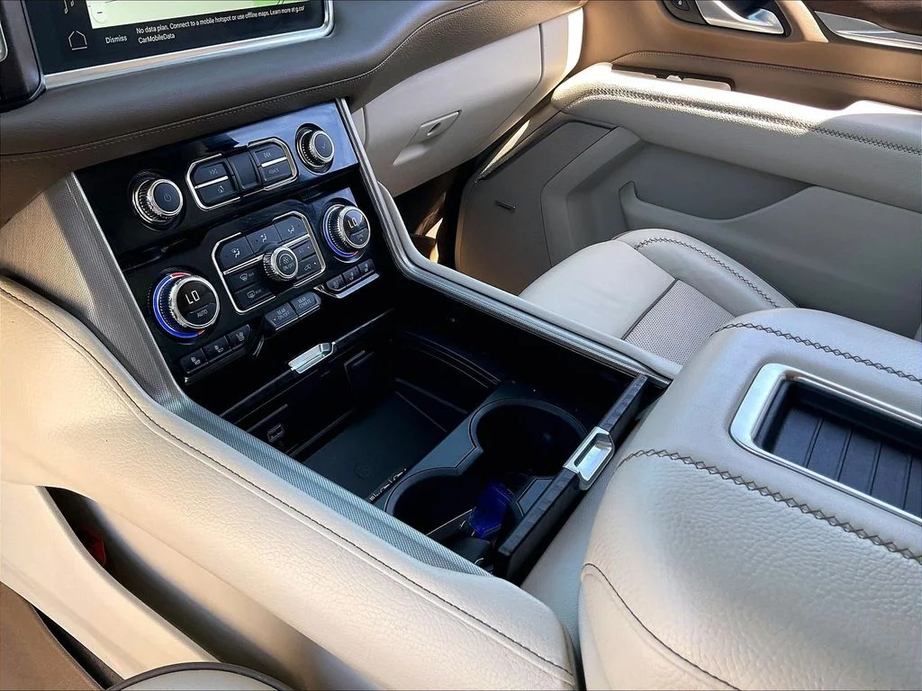 Used 2022 White Frost Tricoat GMC Denali image 20