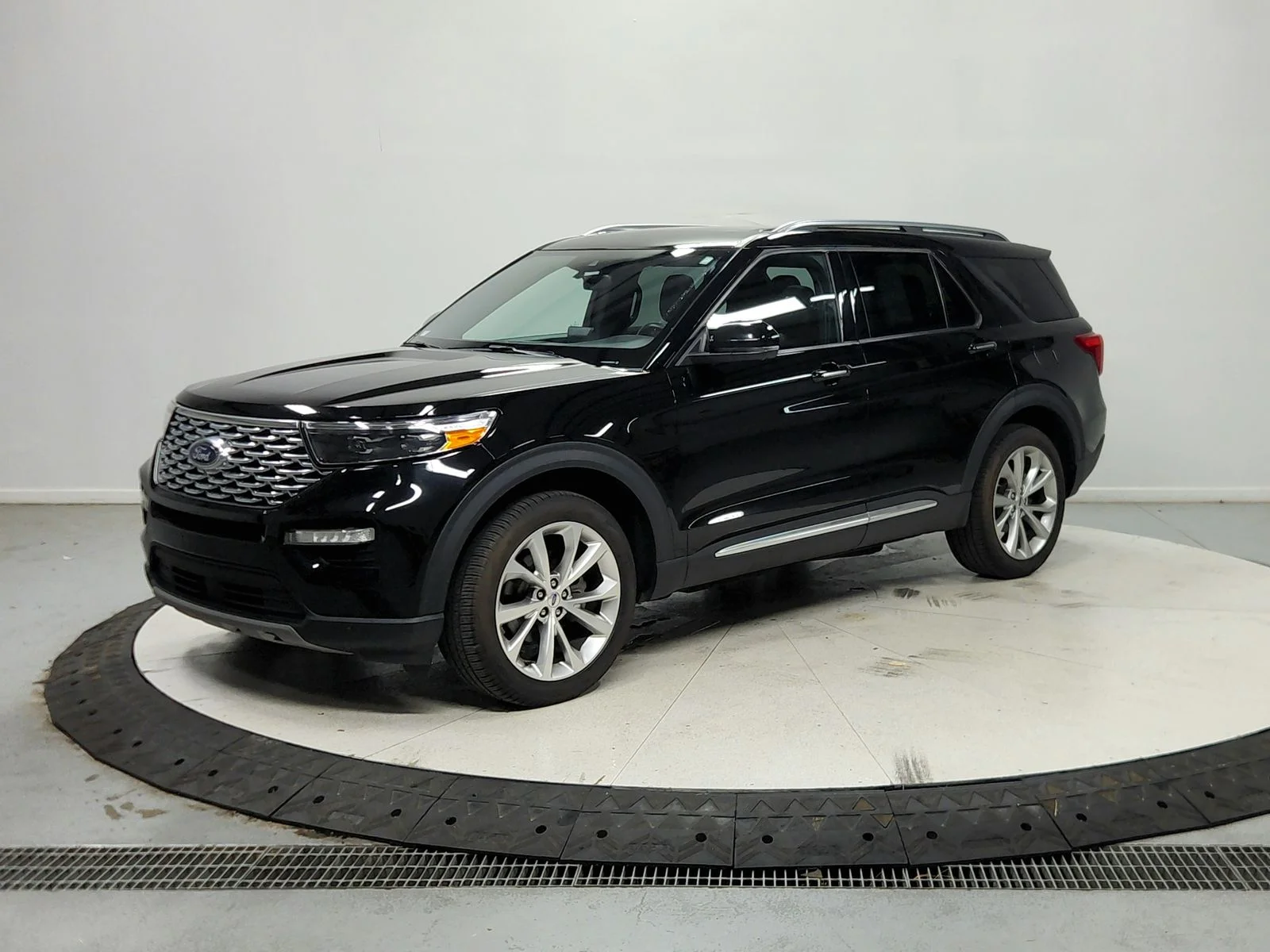 Used 2023 Black Ford Platinum image 4