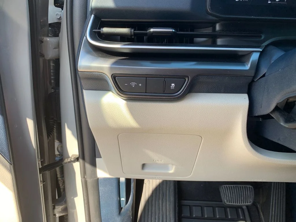Used 2025 White Kia SX image 35