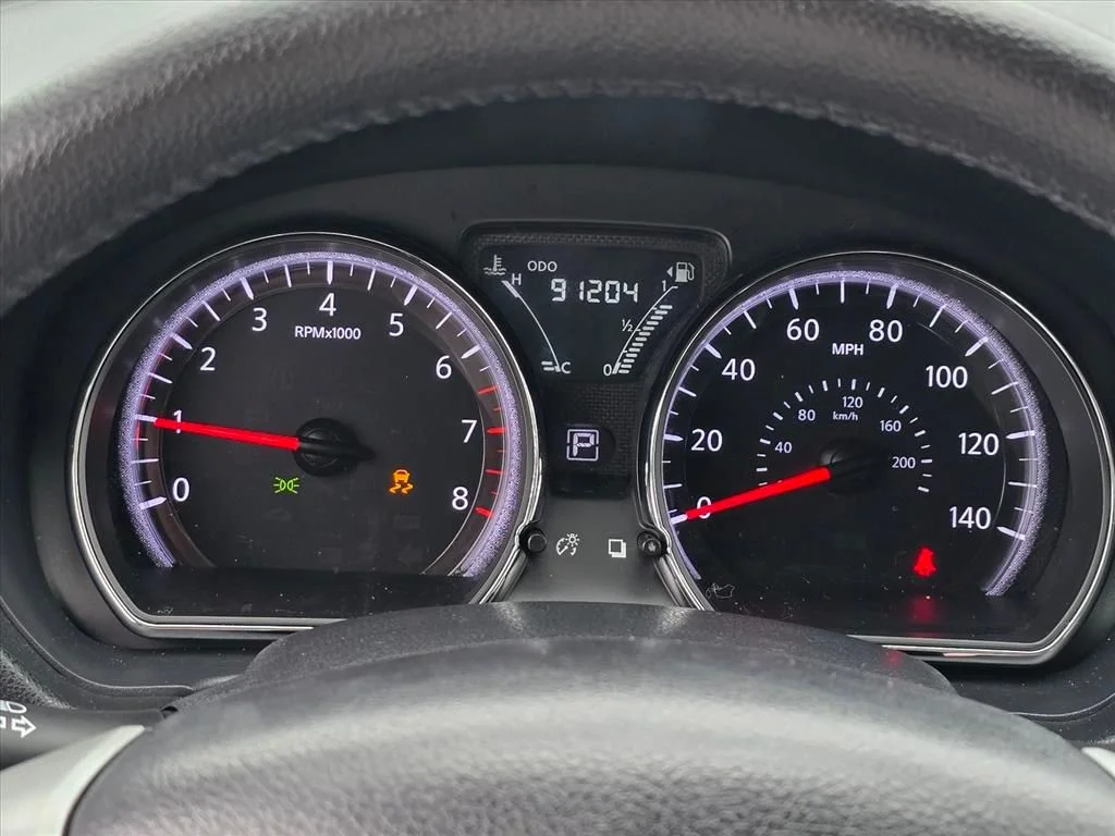 Used 2018 White Nissan 1.6 SV image 7