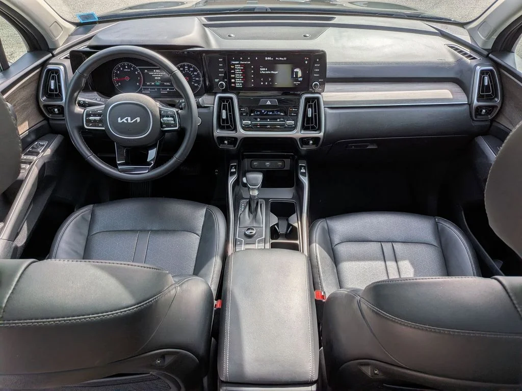 Used 2022 Green Kia S image 23