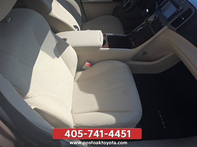 Used 2013 Gold Toyota LE image 29