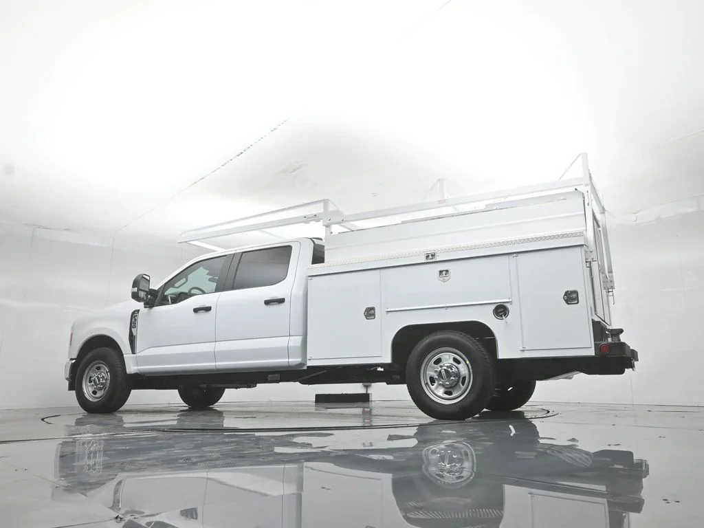 New 2026 Oxford White Ford XL image 2