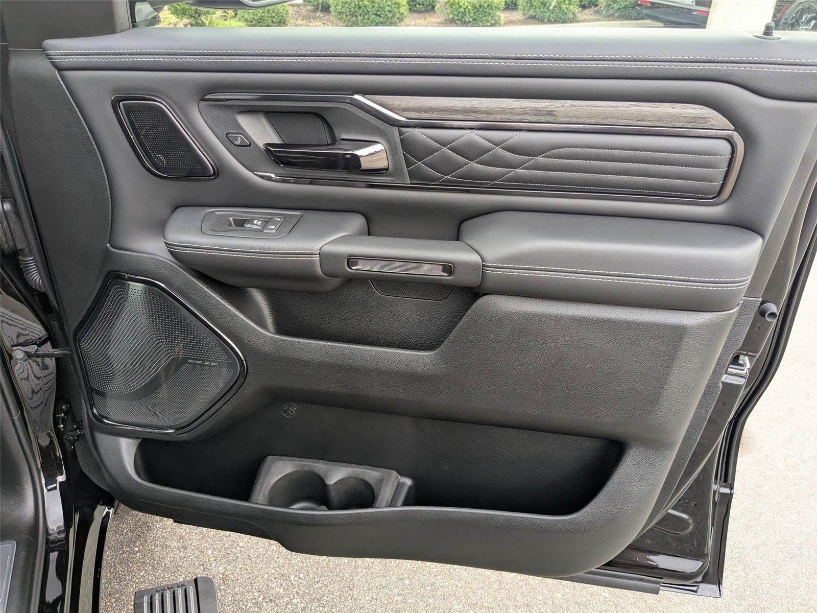 2026 RAM 1500 Limited - Photo 33