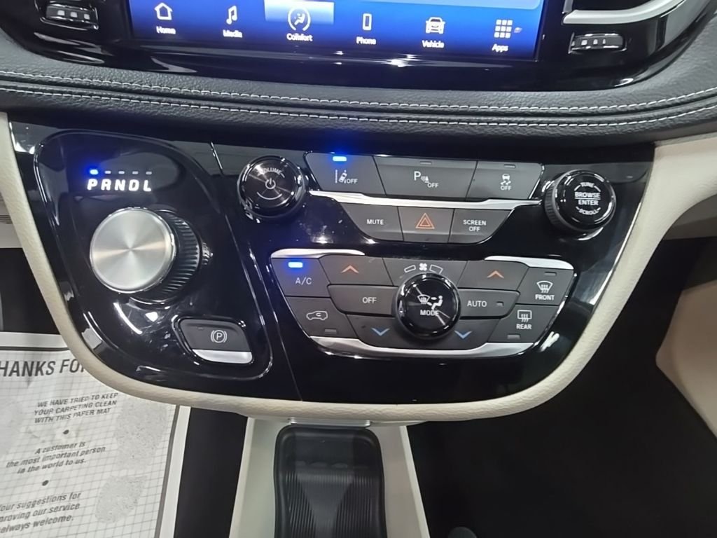 Used 2023 Black Chrysler Touring L image 33