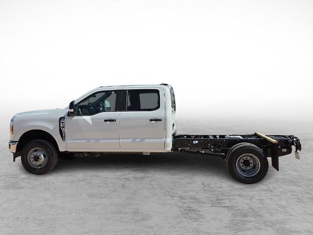 New 2026 Oxford White Ford F-350® XL image 6