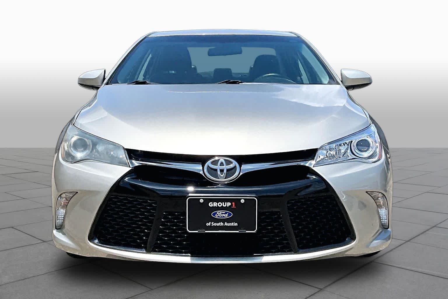 Used 2016 Creme Brulee Mica Toyota SE image 4